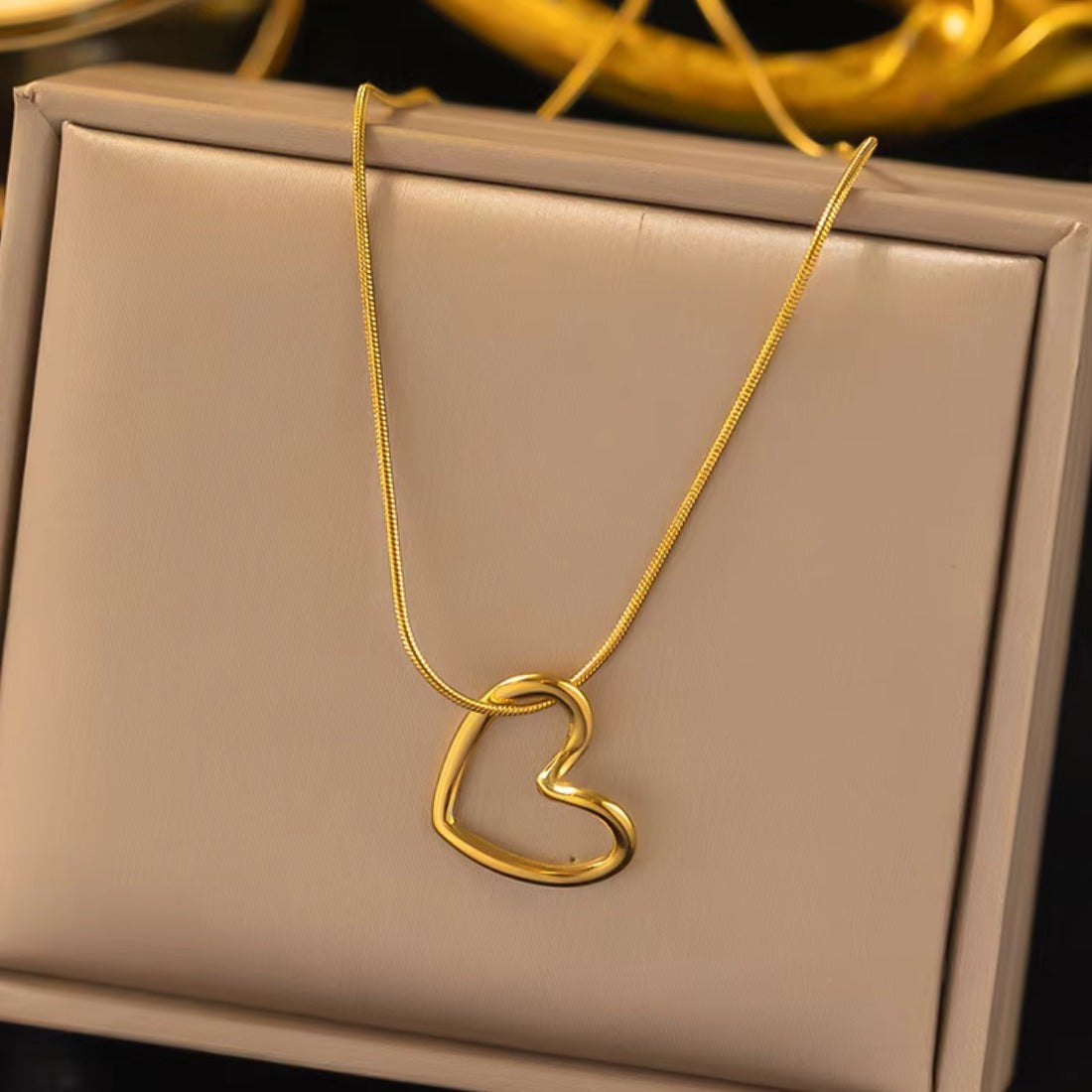 Trendy Heart Hollow Necklace